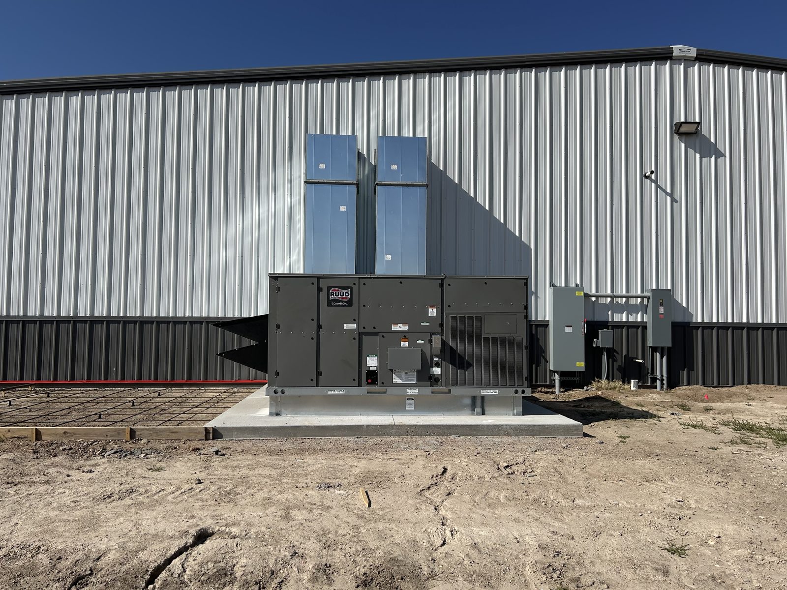 Ground installed packaged unit serving a new metal building
